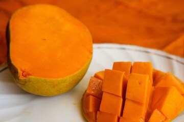 पिकलेले आंबे लवकर खराब होणार नाहीत, साठवताना लक्षात ठेवा 5 टिप्स