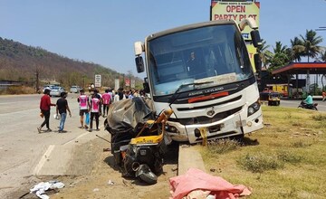 PHOTO : मुंबई-गोवा हायवेवर भीषण अपघात, शिवशाहीने चिरडल्यानं रिक्षातील तिघे ठार PHOTO : मुंबई-गोवा हायवेवर भीषण अपघात, शिवशाहीने चिरडल्यानं रिक्षातील तिघे ठार