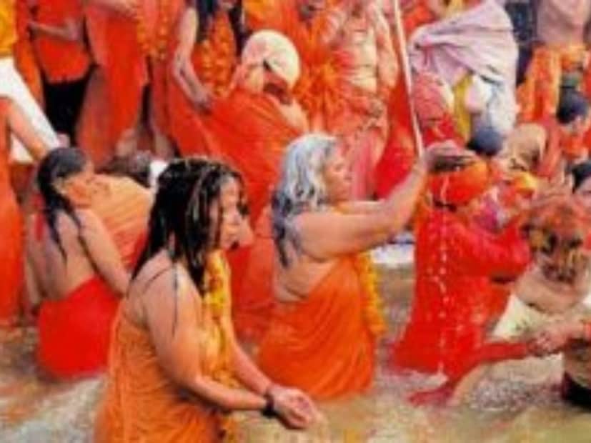 नागा साध्वी बनण्याआधी महिलेच्या आयुष्याची माहिती मिळवली जाते. ती पूर्णपणे देवाला समर्पित आहे का? साध्वी बनण्याची कठीण साधना ती करू शकते का? हे जाणून घेण्यासाठी ती माहिती घेतली जाते.