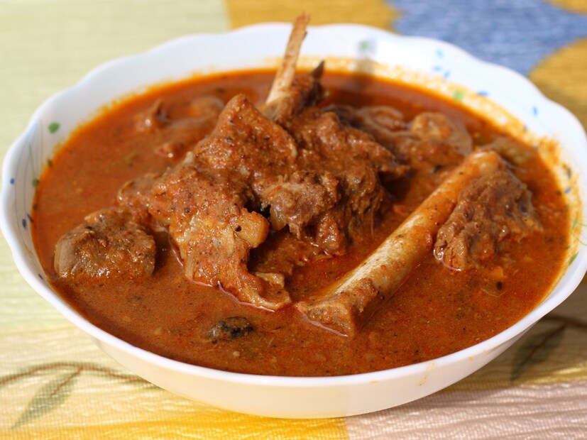 तामिळनाडू सहाव्या क्रमांकावर आहे, तेथील 97.65 टक्के लोक मांसाहाराचा आनंद घेतात, विशेषतः चिकन बिर्याणी, तिथं आवडते.