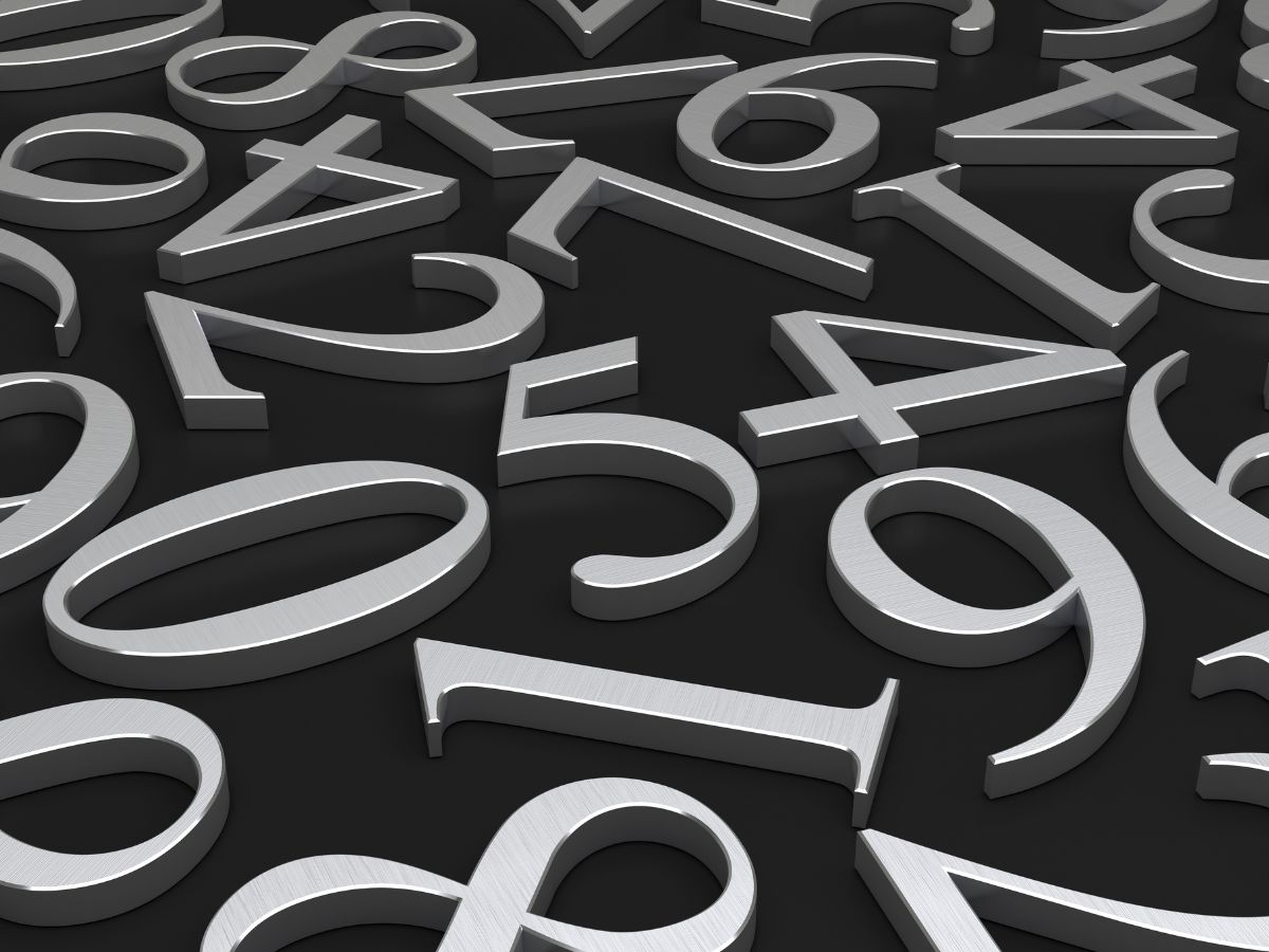 3 मूलांकाचे काही लोक परदेशात शिक्षण किंवा नोकरीसाठी जाऊ शकतात. घरातील ज्येष्ठांकडून तुम्हाला चांगला सल्ला मिळेल. आध्यात्मिक क्षेत्रात तुम्ही पुढे जाऊ शकता. आर्थिक बाजू सुधारेल.