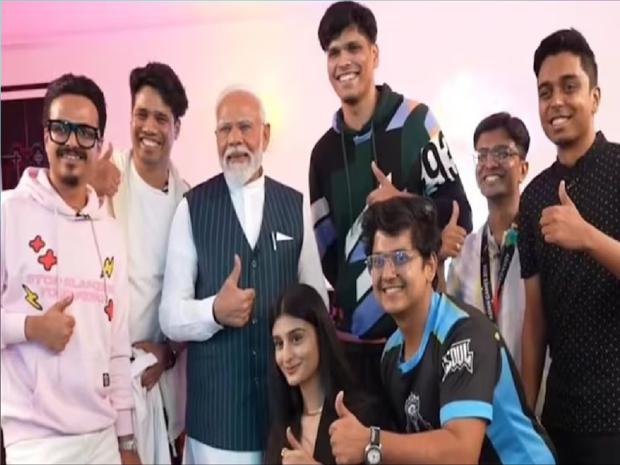PM Narendra Modi : पंतप्रधान मोदींनी घेतली गेमर्सची भेट; गेमिंगची ही 5 करिअर तुम्हाला देतील मजबूत पॅकेज!