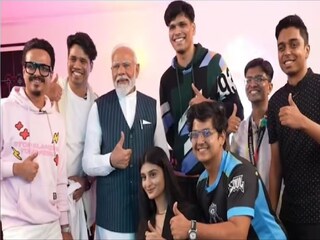 पंतप्रधान मोदींनी घेतली गेमर्सची भेट; गेमिंगची ही 5 करिअर तुम्हाला देतील मजबूत पॅकेज! पंतप्रधान मोदींनी घेतली गेमर्सची भेट; गेमिंगची ही 5 करिअर तुम्हाला देतील मजबूत पॅकेज!