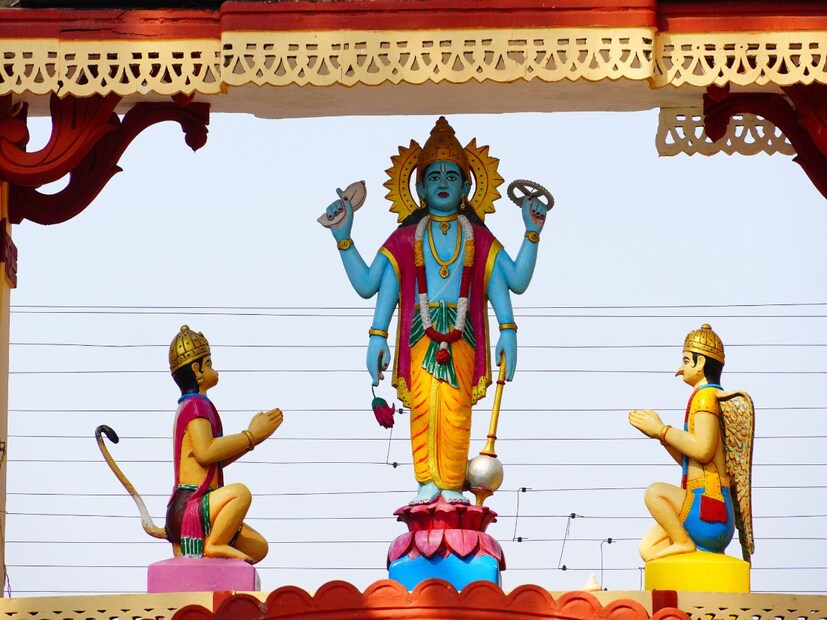 तामसिक अन्न सेवन करू नये - रामनवमीच्या दिवशी कोणत्याही व्यक्तीने चुकूनही लसूण, कांदा, मांस, मद्य इत्यादी तामसिक अन्न सेवन करू नये. रामाच्या अवकृपेमुळे आयुष्यात मिळणारी सुख-समृद्धी संपुष्टात येऊ शकते.