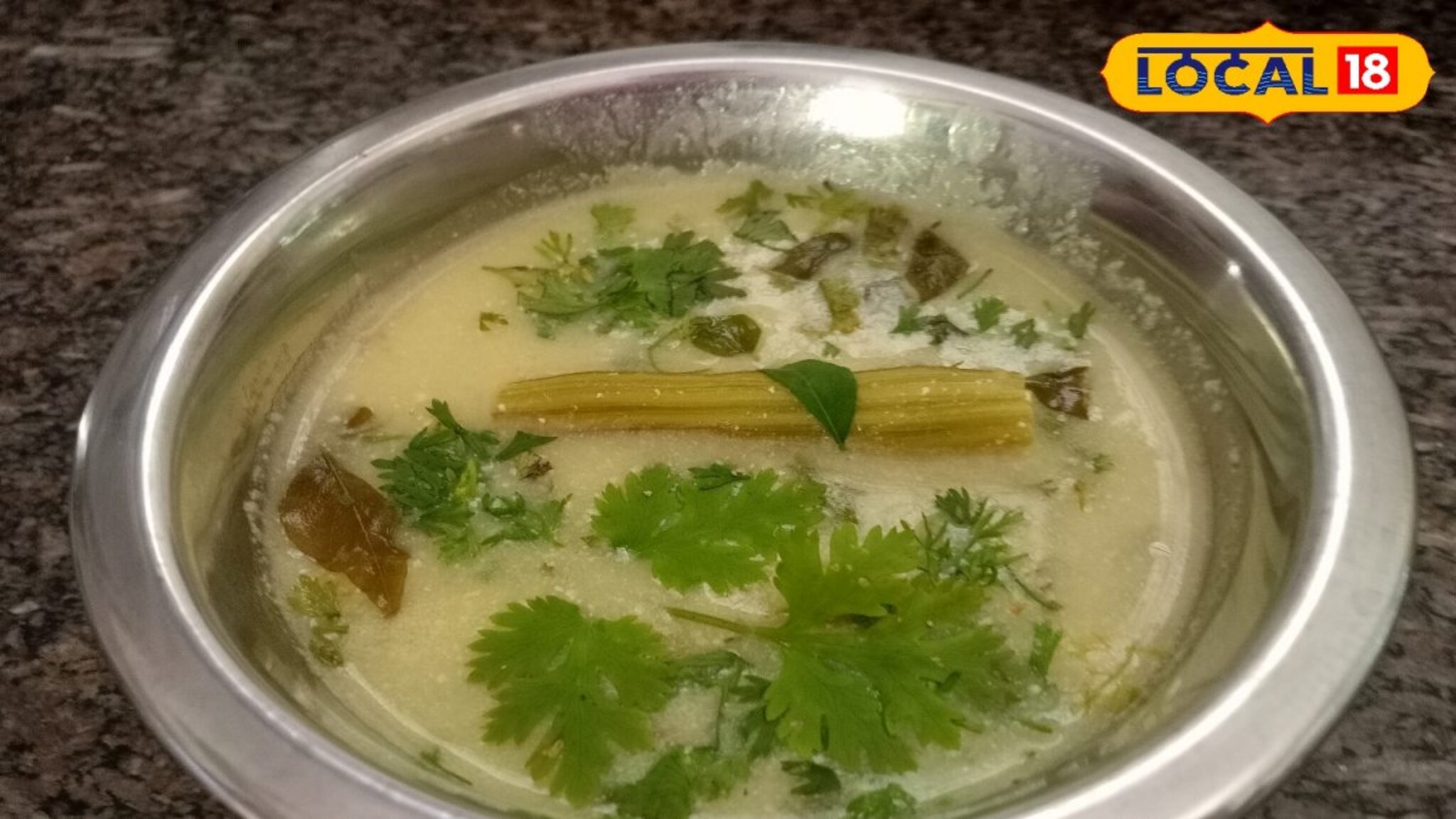 2 कप ताक अन् 1 चमचा कैरीचा कीस, अशा पद्धतीनं शेवग्याच्या शेंगाची कढी बनेल चविष्ट