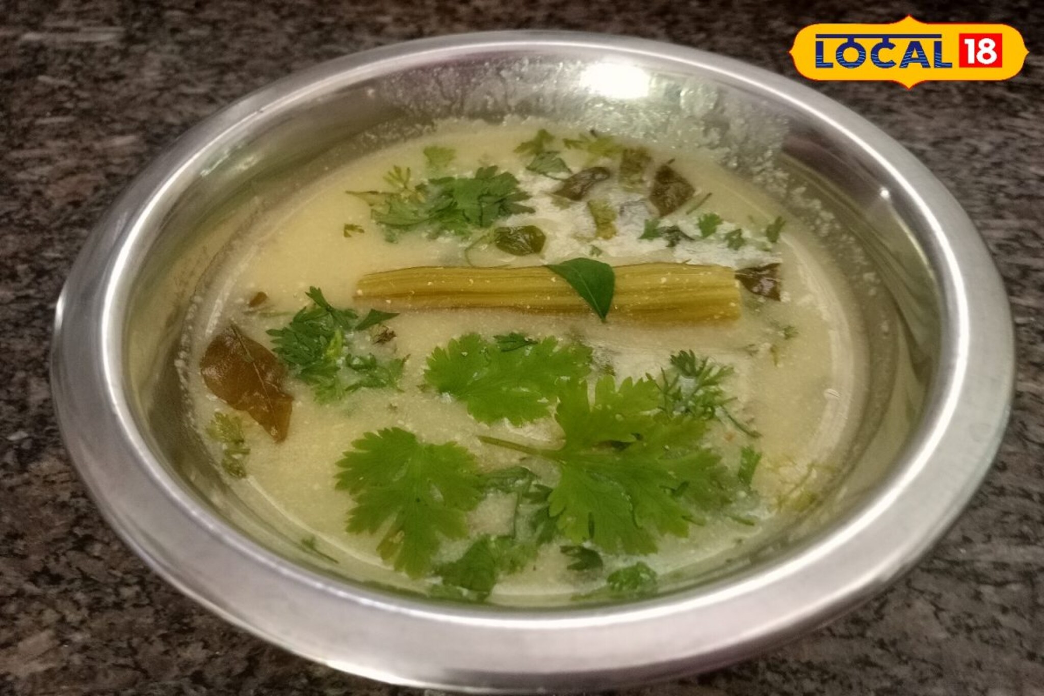 2 कप ताक अन् 1 चमचा कैरीचा कीस, अशा पद्धतीनं शेवग्याच्या शेंगाची कढी बनेल चविष्ट