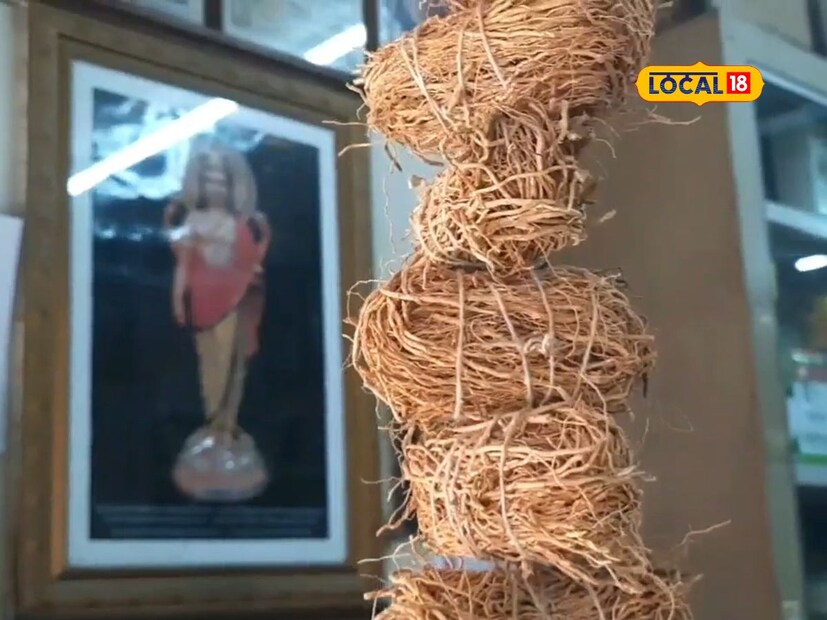 वाळ्याचे चूर्ण वापरल्यामुळे उन्हाळ्यात होणाऱ्या लघवीच्या, मूत्रपिंडाच्या आजारांसाठी नक्कीच फायदा होतो. मूत्र विसर्जनावेळी आग, जळजळ होणे, प्रमाण कमी होणे आदी समस्यावर देखील या वाळ्याचा उत्तम उपयोग होतो. उष्णतेमुळे अंगावर घामोळ्या उठणे, पित्त उठणे, त्वचेवर लाल चट्टे येणे आदी समस्यांवर देखील वाळ्याच्या चूर्णाचा लेप लावतात.