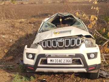 ड्रायव्हरची डुलकी प्रवाशांच्या जीवावर बेतली; बुलढाण्यात स्कॉर्पिओचा भीषण अपघात ड्रायव्हरची डुलकी प्रवाशांच्या जीवावर बेतली; बुलढाण्यात स्कॉर्पिओचा भीषण अपघात