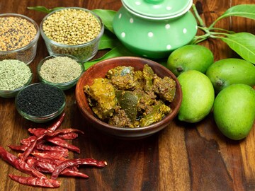 घरी बनवलेलं कैरीचं नक्की खा, इम्यूनिटी-पचन वाढवण्यासोबत होतात हे फायदे