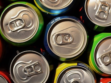 अकाली म्हातारं बनवतात हे 7 पदार्थ! चिरतरुण राहायचं असेल तर आत्ताच खाणं सोडा