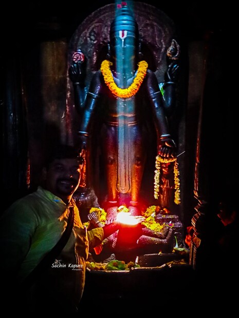 एकूण चार दिवस या मूर्तीवर अशाच प्रकारे सूर्यकिरणे पडणार असल्याचं अभ्यासकांकडून सांगितलं जात आहे.