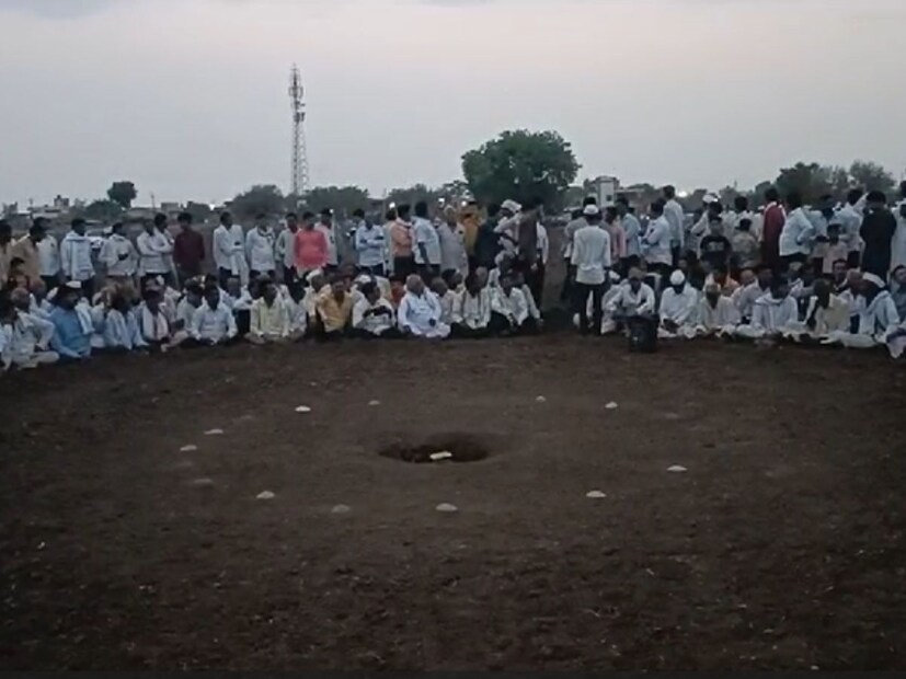 प्रत्येक वस्तू एका प्रतिकाप्रमाणे वापरली जाते. अक्षय तृतीयेची रात्र या घटमांडणीवरून गेल्या नंतर या घटात झालेल्या बदलांच्या आधारे देशातील पीक-पाणी राजकीय परिस्थिती, आर्थिक परिस्थिती यासह विविध विषयांसंदर्भात अंदाज वर्तविला जातो.