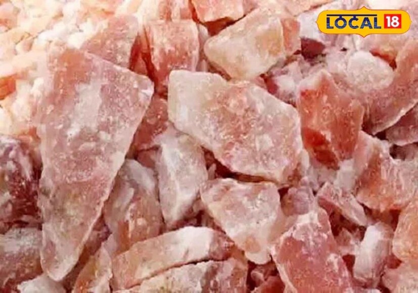 सैंधव मीठ हे आरोग्यासाठी जितके फायदेशीर असते तितकेच याला शुभही मानले गेले आहे. त्यामुळे साध्या मीठाऐवजी सैंधव मीठ यादिवशी खरेदी केले जाऊ शकते. 
