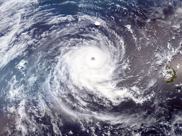 महाराष्ट्राला धडकी भरवणारं john cyclone, पण नाव कुणी ठरवलं?