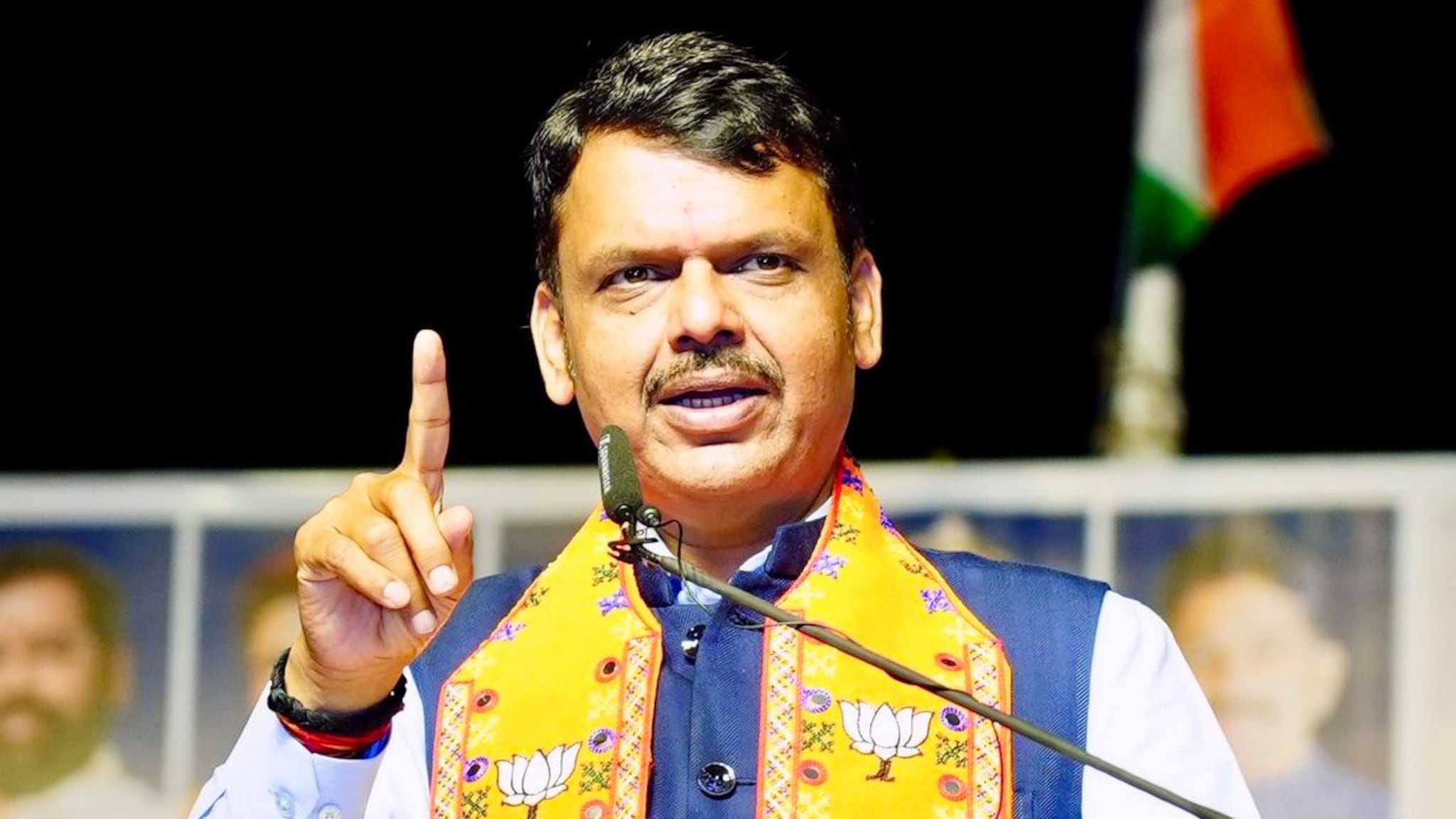 Devendra Fadnavis : महाराष्ट्रात 99, देशाच्या टोकाला एक, राजकीय मैदानात फडणवीसांची रेकॉर्डब्रेक बॅटिंग, चौथ्या टप्प्यातच झळकावलं शतक