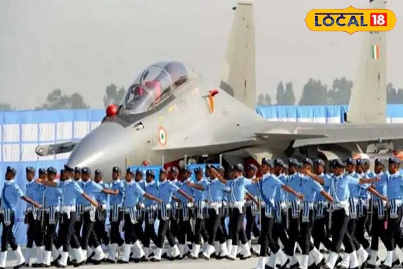 अंकेश कुमारचे वडील सध्या गोपालगंज येथील हथुआ पोलीस ठाण्यात पोलीस अधिकारी म्हणून कार्यरत होते. आपल्या वडिलांना पोलीस अधिकारी पाहून त्यानेही पोलीस अधिकारी बनण्याची तयारी सुरू केली. पहिल्याच प्रयत्नात तो पीएसआय झाला. यानंतर पुन्हा त्याने हवाई दलात जाण्याचे प्रयत्न केले असता त्याठिकाणीही पहिल्याच प्रयत्नात तो हे यश मिळवले. 