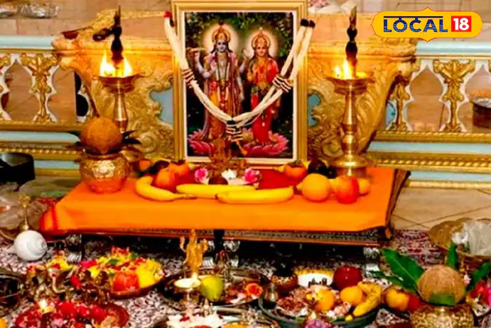 मंदिरात जाऊन पूजा करावी आणि मोहरीचे तेल, फूल, फळ, मिठाई, अन्न, वस्त्रासह किंवा शक्य ती एक वस्तू अर्पण करावी आणि देवाला प्रार्थना करुन पितरांचे स्मरण करावे. तसेच त्यांची क्षमा मागावी आणि मुक्तीची प्रार्थना करावी. 