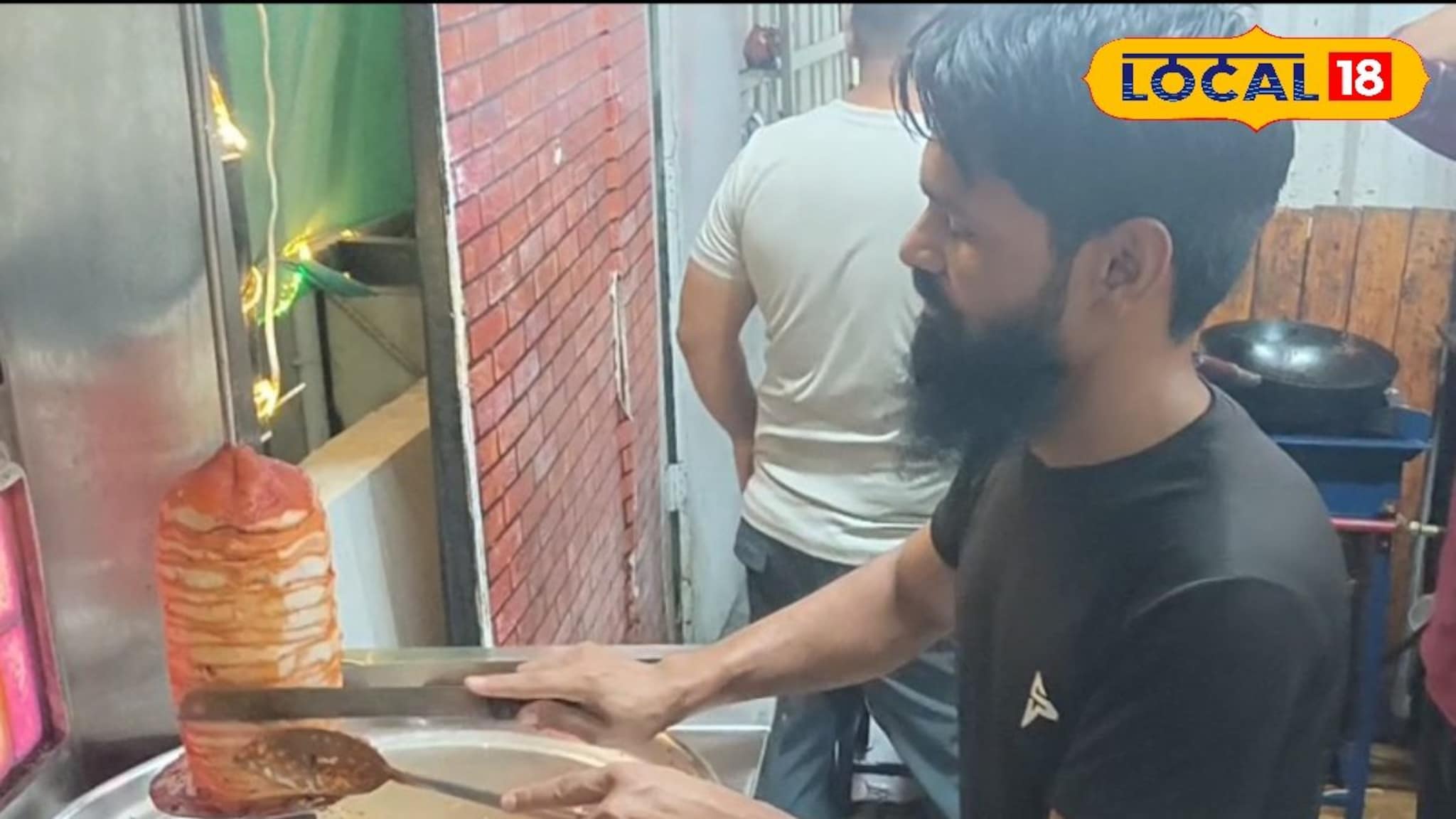 नॉनव्हेज प्रेमींसाठी पर्वणी, मुंबईत या ठिकाणी मिळतो स्पेशल बटर चिकन शोरमा, दरही अगदी कमी