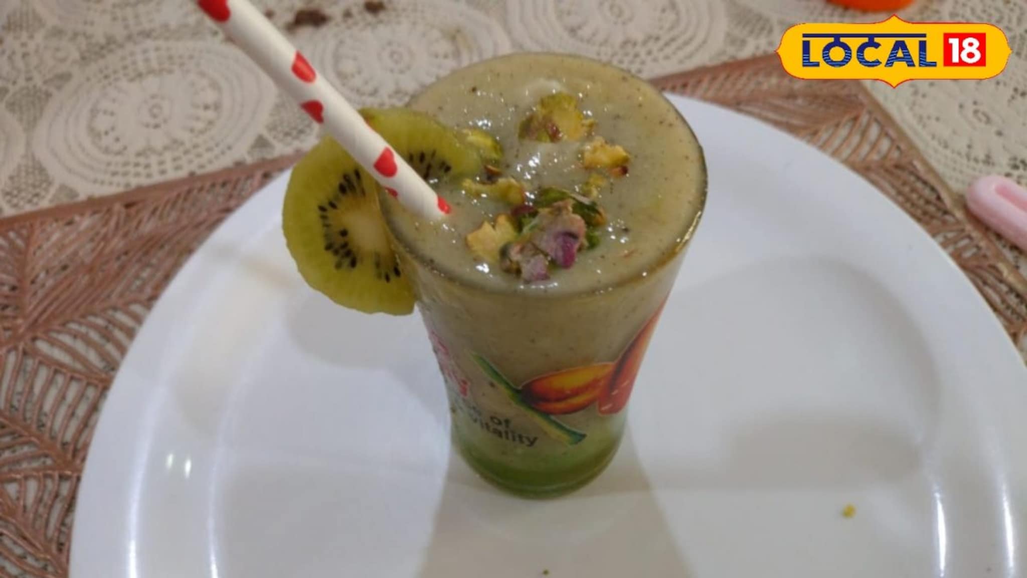 फळांचे नेहमी ज्यूस करून पिण्यापेक्षा बनवा हेल्दी स्मूदी, झटपट तयार करण्यासाठी रेसिपी नोट करा