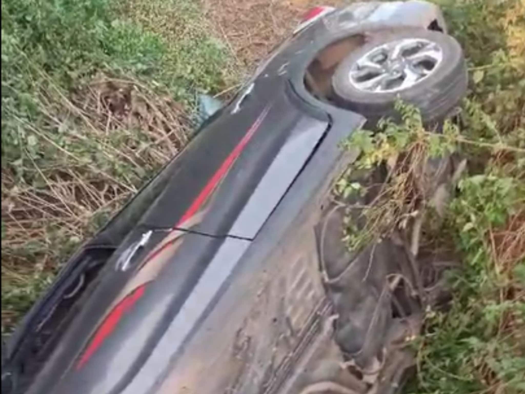 Accident News : जळगावात कार, दुचाकीचा भीषण अपघात; दोघांचा मृत्यू, 1 जखमी