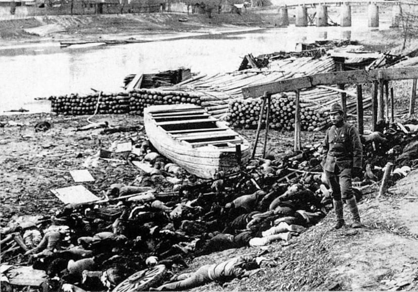 संयुक्त राष्ट्रांनी नरसंहार या शब्दाची व्याख्या केली आहे. त्यानुसार, जेव्हा एखाद्या देशातील राष्ट्रीय, जातीय, वांशिक किंवा धार्मिक समूहाचा नाश करण्याच्या उद्देशाने हत्या केल्या जातात तेव्हा त्याला नरसंहार असं म्हटलं जातं. 1943 मध्ये ज्यू-पोलिश वकील राफेल लेमकिनने नरसंहार हा शब्द तयार केला. त्याने `जेनोस` (वंश किंवा जमात) या ग्रीक शब्दाला `सेड` (मारणे) हा शब्द जोडला. जगातील पाच अशा भीषण हत्याकांडांबद्दल सविस्तर माहिती...