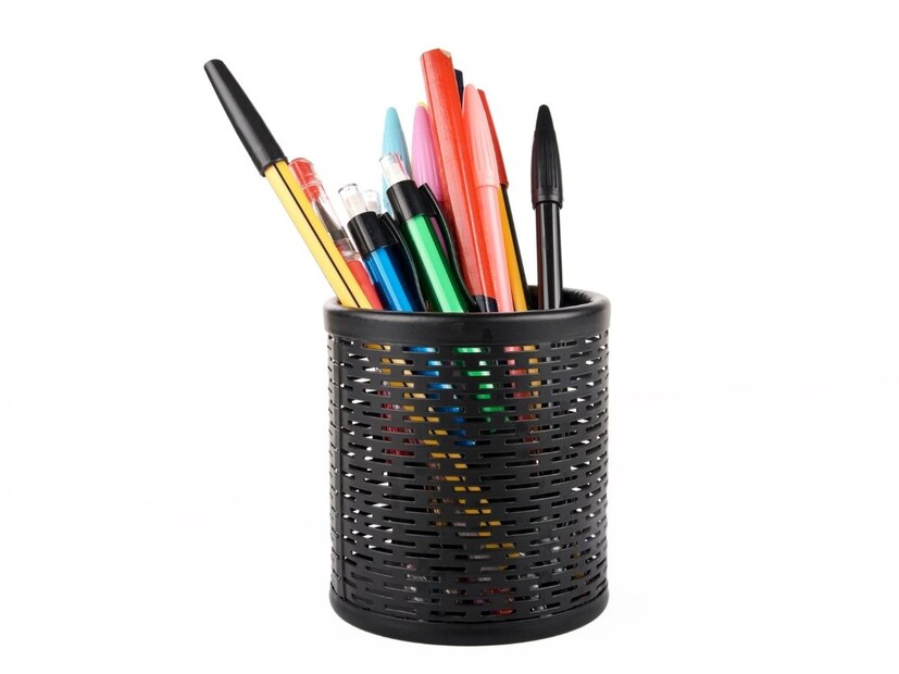 असा हा पेन, हा शब्द पूर्ण शब्द वाटतो. पण तो शॉर्टफॉर्म आहे. पेनचा फुलफॉर्म अनेकांना माहितीच नाही.  पेनचा फुलफॉर्म पोएट्स एसालिस्ट नोव्हेलिस्ट्स असं आहे. तुम्हाला हे माहिती होतं का? आम्हाला आमच्या सोशल मीडियाच्या कमेंट बॉक्समध्ये नक्की सांगा.