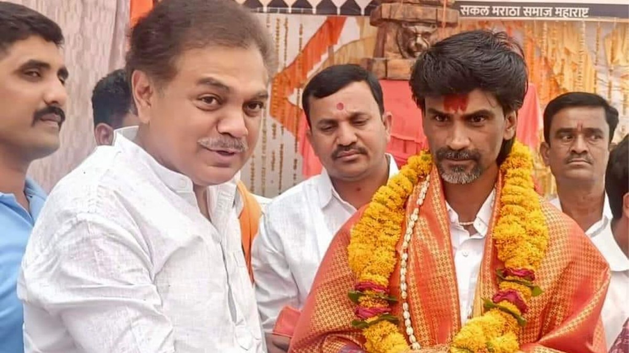 Manoj Jarange Patil : भाजप आमदार राणा पाटील मनोज जरांगेंच्या भेटीला! राजकीय वर्तुळात चर्चांना उधाण