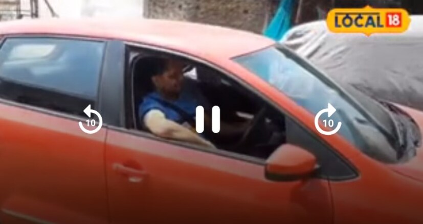 तब्बल 1800 किमी स्वत: कार चालवून हा व्यक्ती फक्त मतदान करण्यासाठी आला. प्रशांत तिवारी असे या व्यक्तीचे नाव आहे. ते सागर येथील जैसीनगर येथील रहिवासी आहेत. ते 12 वर्षांपासून बंगळुरू येथे सॉफ्टवेअर इंजीनिअर म्हणून कार्यरत आहेत. ते प्रत्येक निवडणुकीत मतदान करायला आपल्या गावी येतात. 