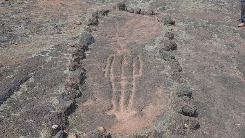 दापोलीमध्ये एलियनसदृश्य कातळशिल्प आढळलं आहे. 20 हजार वर्षांपूर्वीचं हे कातळशिल्प. उंबर्ले गावातील गाढव खडक भागात आढळलं आहे. या कातळ शिल्पाचा अभ्यास केला जाणार असून संशोधकाची टीम दापोलीत दाखल झाली आहे.