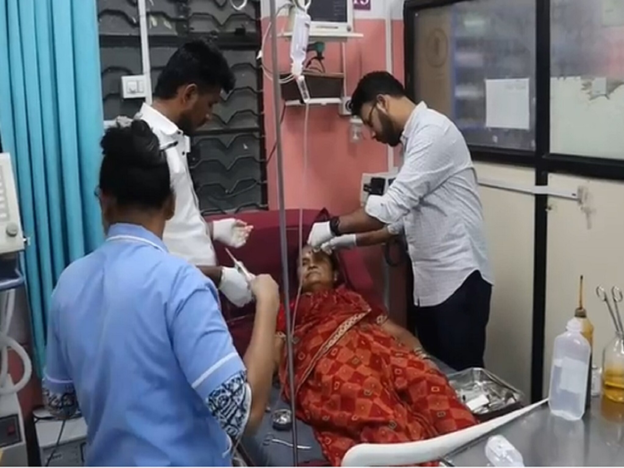 प्रचारामुळे रस्त्यात गर्दी, हॉर्न वाजवल्याने कुटुंबाला मारहाणीत महिला जखमी