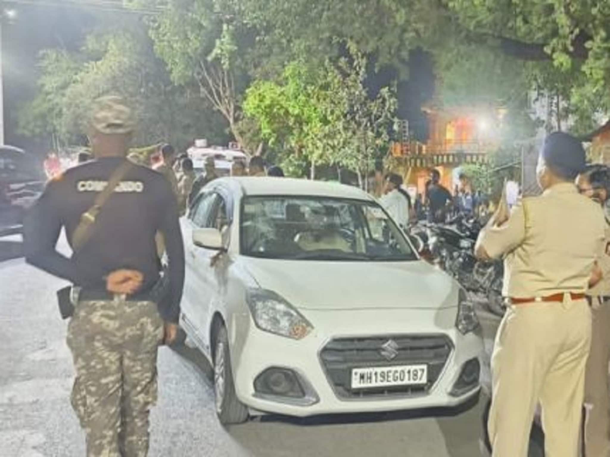 भुसावळमध्ये माजी नगरसेवकासह दोघांची गोळ्या झाडून हत्या, धावत्या कारवर गोळीबार