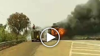 चारधाम यात्रेकरूंच्या बसचा जळून कोळसा चारधाम यात्रेकरूंच्या बसचा जळून कोळसा