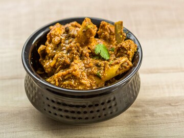 आवडीने मारता ताव! चिकन, मटणाला मराठीत काय म्हणतात? 99 टक्के लोकांना माहिती नाही