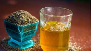 जिरे पाणी : वजन कमी करण्यासाठी तुम्ही जिऱ्याचे पाणी घेऊ शकता. यासाठी एक चमचा जिरे एका ग्लास पाण्यात रात्रभर भिजत ठेवा. ते उकळवून गाळून सकाळी रिकाम्या पोटी प्या.
