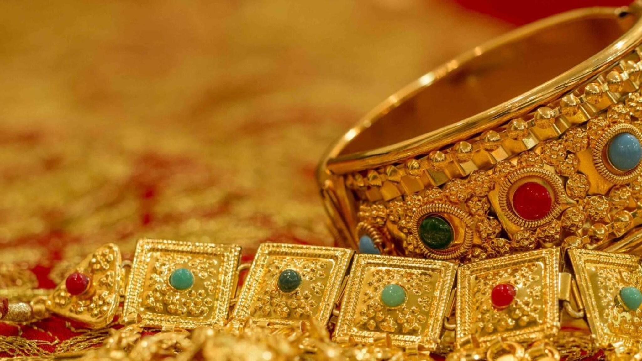 Gold, silver rates : आनंदाची बातमी! सोन्या-चांदीच्या दरात मोठी घसरण, हाच तो खरेदीचा क्षण