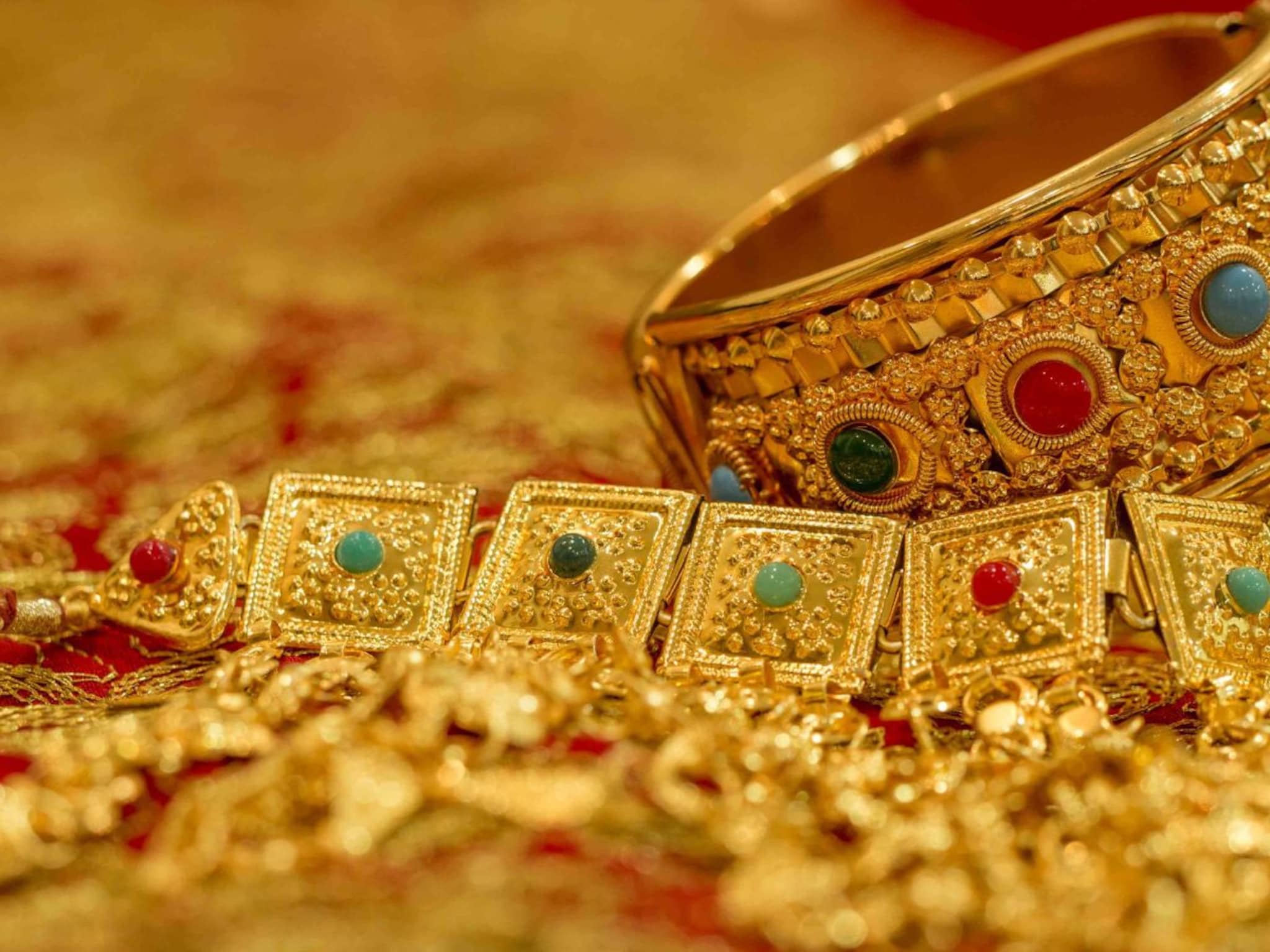 Gold, silver rates : सोन्या-चांदीच्या दरात मोठी घसरण, हाच तो खरेदीचा क्षण