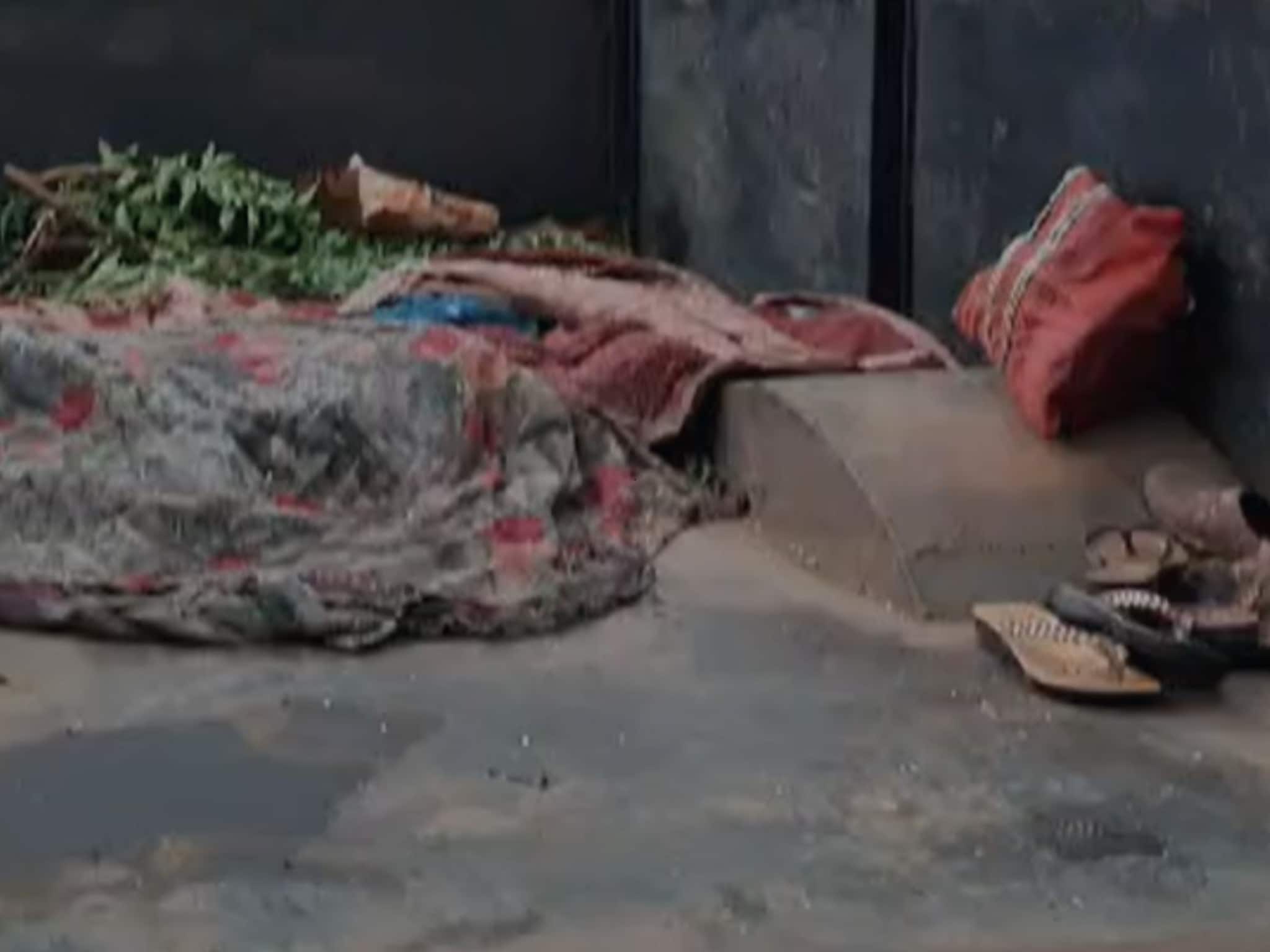 घरात आरामात झोपलेलं कुटुंब; मध्यरात्रीच मृत्यूनं गाठलं, जळगावात चौघांचा मृत्यू