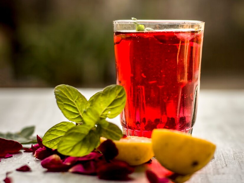 तुमचे हृदय निरोगी ठेवण्यासाठी तुम्ही कोकम फळ आणि त्याचा रस पिऊ शकता. त्यात पोटॅशियम असल्याने रक्तदाब सामान्य राहतो. कोलेस्ट्रॉल जास्त नाही. खराब कोलेस्टेरॉल कमी करण्यात प्रभावी असते.