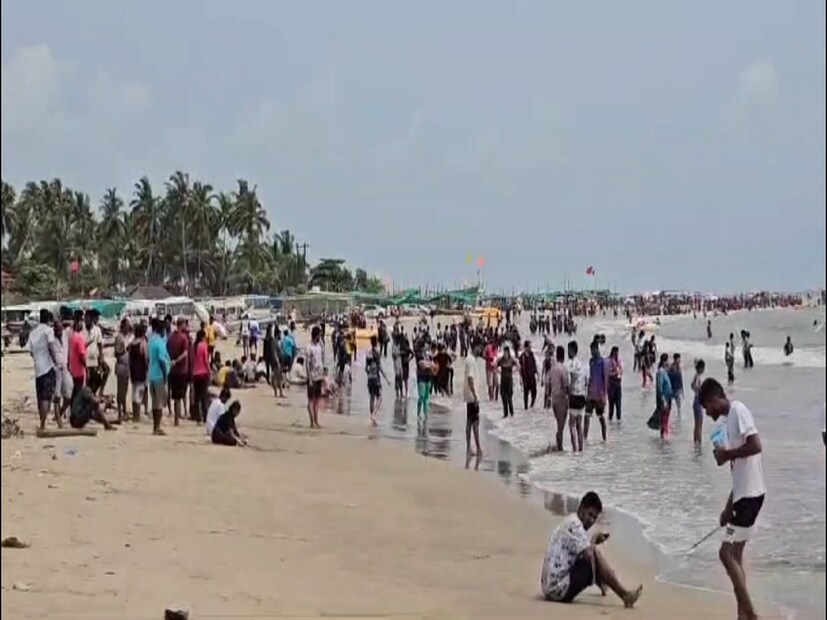  सुट्ट्या म्हटल्या की बरेच जण कोकणाकडे धाव घेतात. <a href="https://news18marathi.com/tag/konkan-news/">कोकणातील हिरवीगार झाडं, निळेशार समुद्रकिनारे पर्यटकांना आपल्याकडे आकर्षित करतात</a>. तुम्हीही कोकणात फिरायचा विचार करत असला तर ही बातमी तुमच्यासाठी.