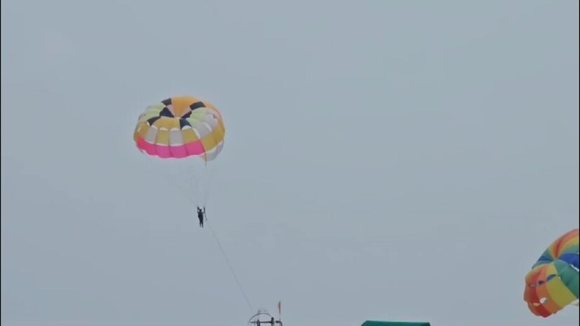 पण कोकणातील समुद्रकिनाऱ्यांवरील हे साहसी क्रीडा प्रकार आता बंद करण्याचा निर्णय घेण्यात आला आहे. मेरीटाईन बोर्डानं तसे आदेश दिले आहेत.
