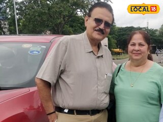 इंदूर विमानतळाचे डायरेक्टर राहिलेले मनोज चंसोरिया आणि त्यांच्या पत्नी इंदूर विमानतळाचे डायरेक्टर राहिलेले मनोज चंसोरिया आणि त्यांच्या पत्नी