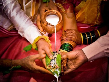 प्रियकरासोबत लावलं बायकोचं लग्न (प्रतिकात्मक फोटो)