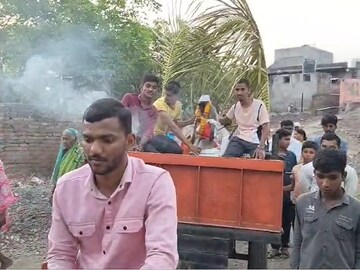 उष्माघाताने वानराचा बळी! अंतिम संस्कारासाठी जमलं अख्ख गाव; PHOTOS