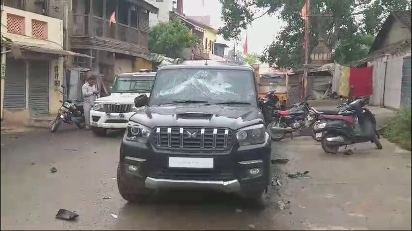 घटनेचं गांभीर्य लक्षात घेऊन पोलीस घटनास्थळी दाखल झाले आहेत. पोलिसांकडून पुढील तपासाला सुरूवात झाली आहे. 