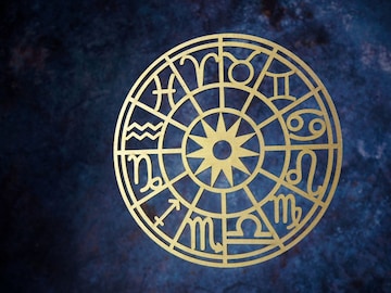 आणखी काय हवं? वर्ष 2026 मध्ये शनि-गुरू या 5 राशींवर मेहरबान; तुफान कमाईचे योग आणखी काय हवं? वर्ष 2026 मध्ये शनि-गुरू या 5 राशींवर मेहरबान; तुफान कमाईचे योग