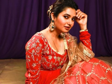 PHOTOS : 'किती गोड दिसशील गं...' लाल अनारकलीत बहरलं प्राजक्ता माळीचं सौंदर्य PHOTOS : 'किती गोड दिसशील गं...' लाल अनारकलीत बहरलं प्राजक्ता माळीचं सौंदर्य