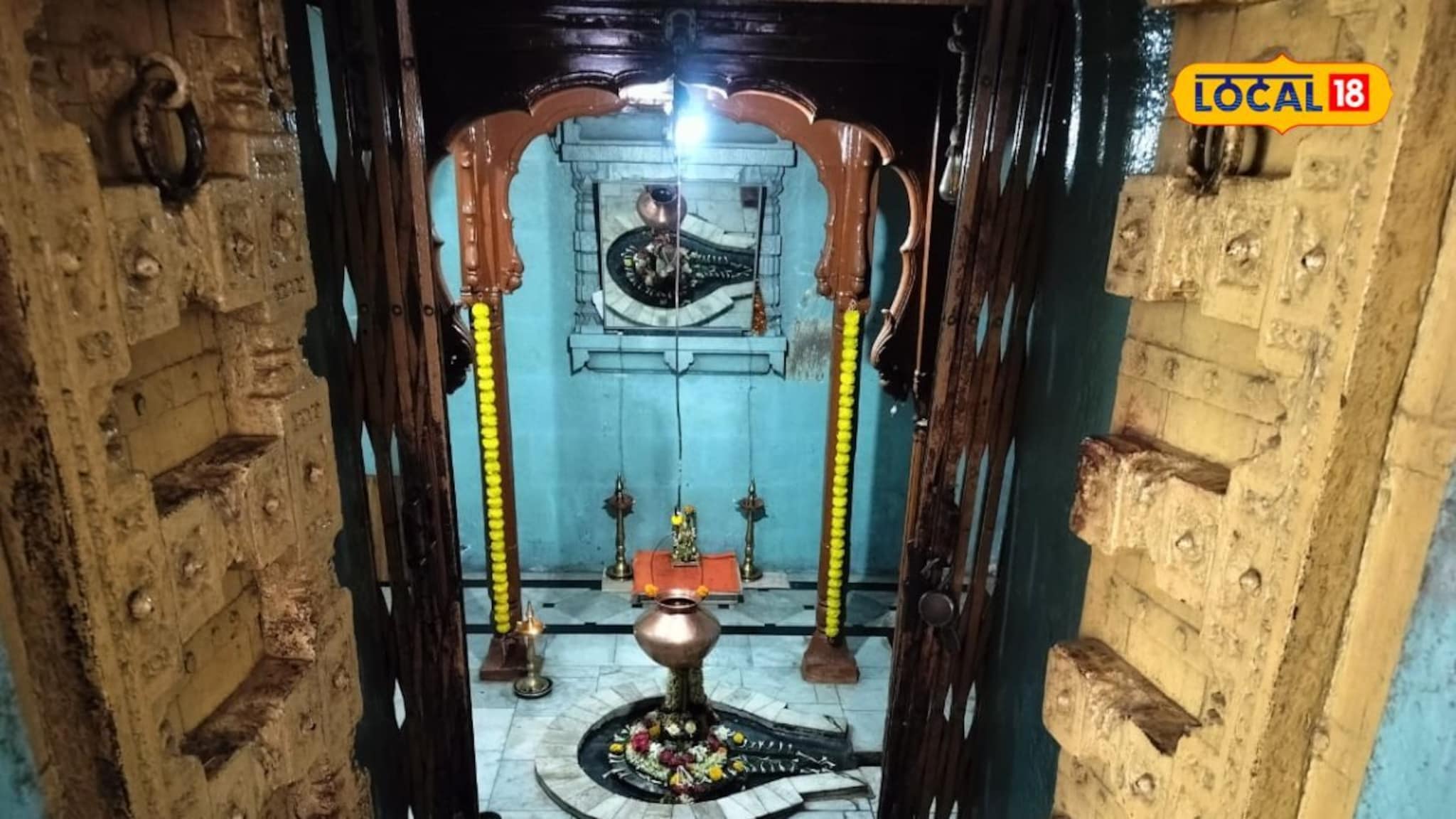 स्वयंभू शिवलिंग असलेलं पेशवेपूर्वकालीन मंदिर, 600 वर्ष जुन्या हरीहरेश्वर मंदिरचा इतिहास माहितीये का?