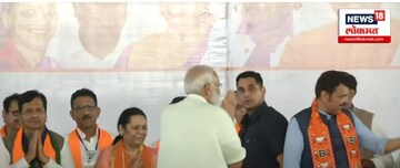 ..आणि पंतप्रधान नरेंद्र मोदी आणि राज ठाकरे पहिल्यांदाच आले एकत्र, PHOTOS ..आणि पंतप्रधान नरेंद्र मोदी आणि राज ठाकरे पहिल्यांदाच आले एकत्र, PHOTOS