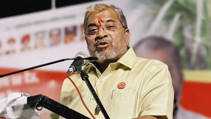 शक्तीपीठ महामार्गावरुन राजू शेट्टी आक्रमक शक्तीपीठ महामार्गावरुन राजू शेट्टी आक्रमक