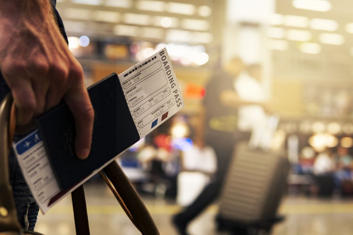 दिल्ली एयरपोर्ट पर सुरक्षा जांच के दौरान हुआ अजीब मामला, महिला का बैग बन गया ‘ऐसा’ दिल्ली एयरपोर्ट पर सुरक्षा जांच के दौरान हुआ अजीब मामला, महिला का बैग बन गया ‘ऐसा’